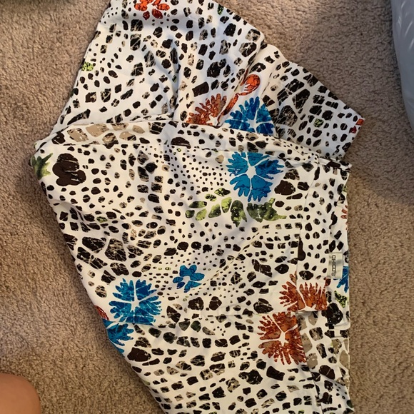 Chico’s Floral Print Capri Pants - Picture 4 of 11